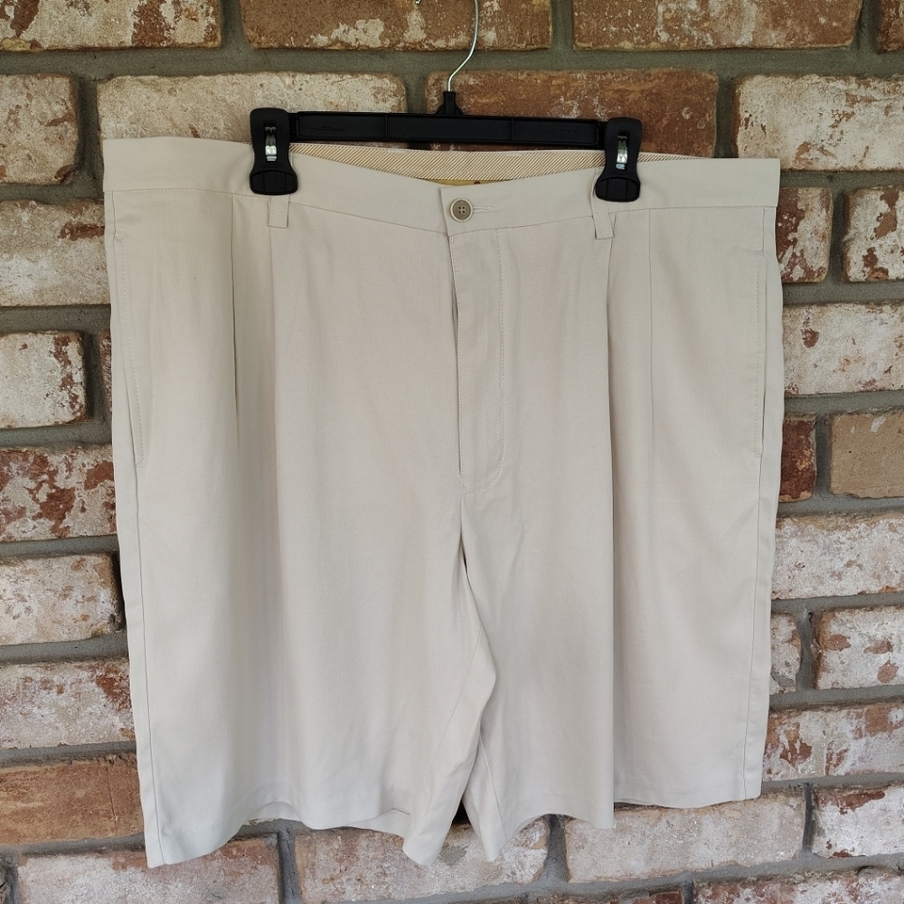Tommy Bahama Men's Beige 100% Silk Pleated Front Chino Shorts Sz 40 Vacation